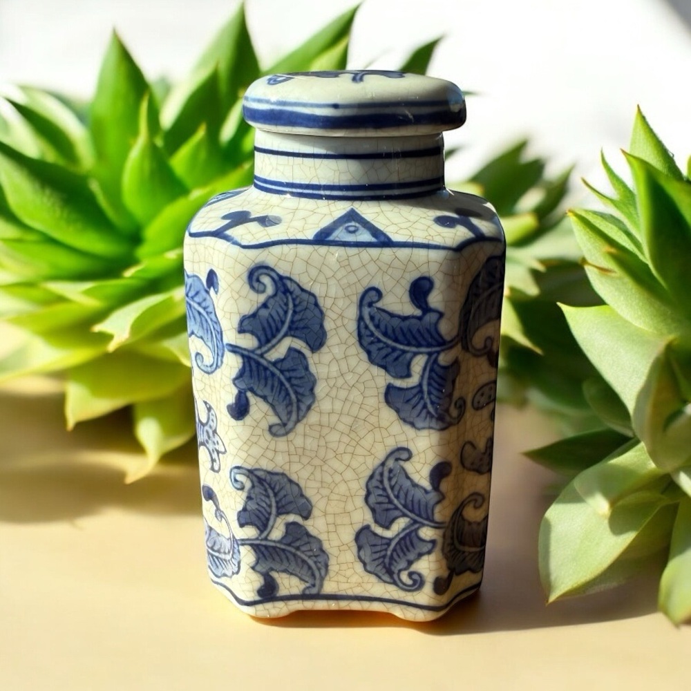 VINTAGE BLUE & WHITE PORCELAIN GINGER JAR WITH LID – CRACKLE GLAZE CHINOISERIE